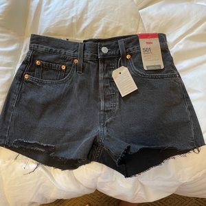 NEVER WORN WITH TAGS Black Levi 501 Jean shorts. Size 27